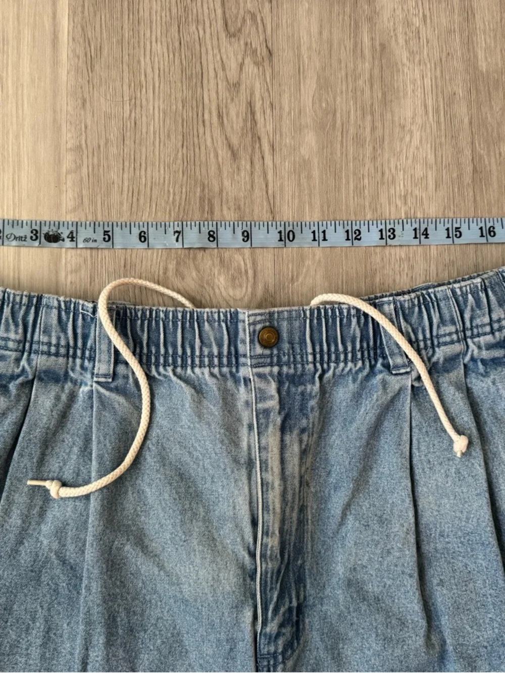 Eddie Bauer Vintage 90’s Mom High-rise Shorts Denim Pleated Size XL Pockets - Picture 3 of 6